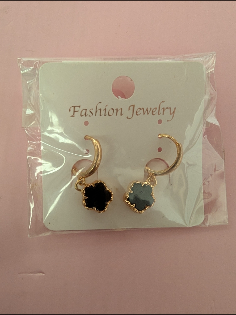 Fashion Jewelry Gold Hoop Earrings with Black Clover Charms